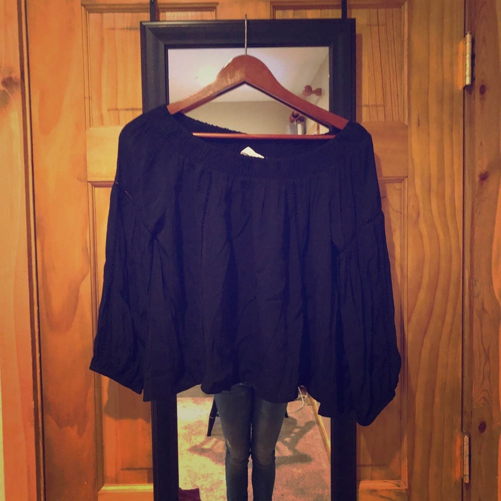 ASTR The Label Over the Shoulder Black shirt
